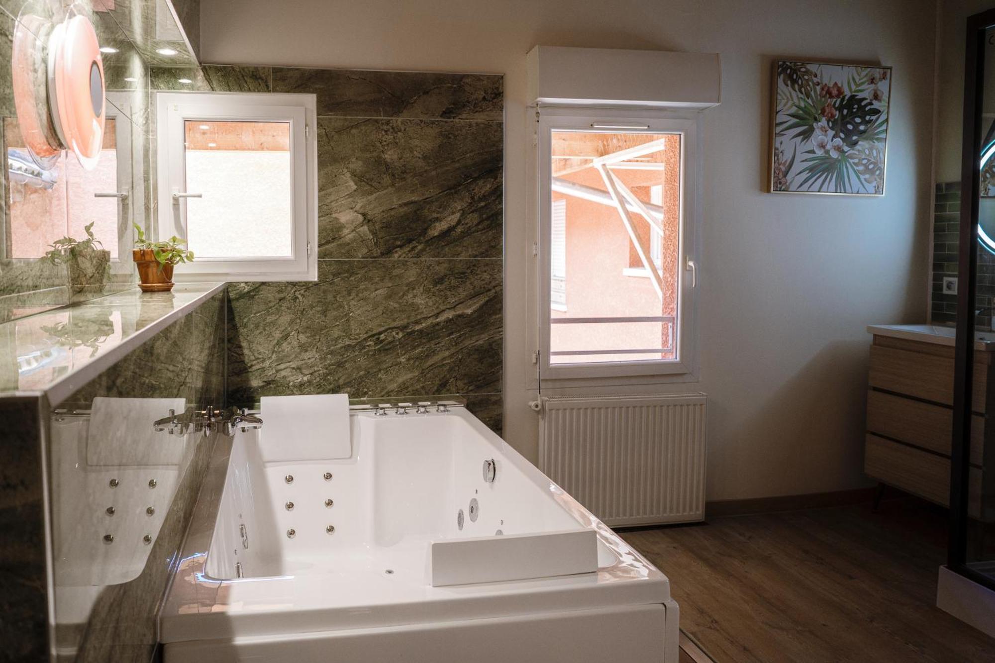 Appart Hotel Le 8 La Suite & Spa - Parking Gratuit - Mâcon 外观 照片